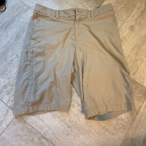Lululemon Commission 11” Men's Tan Shorts